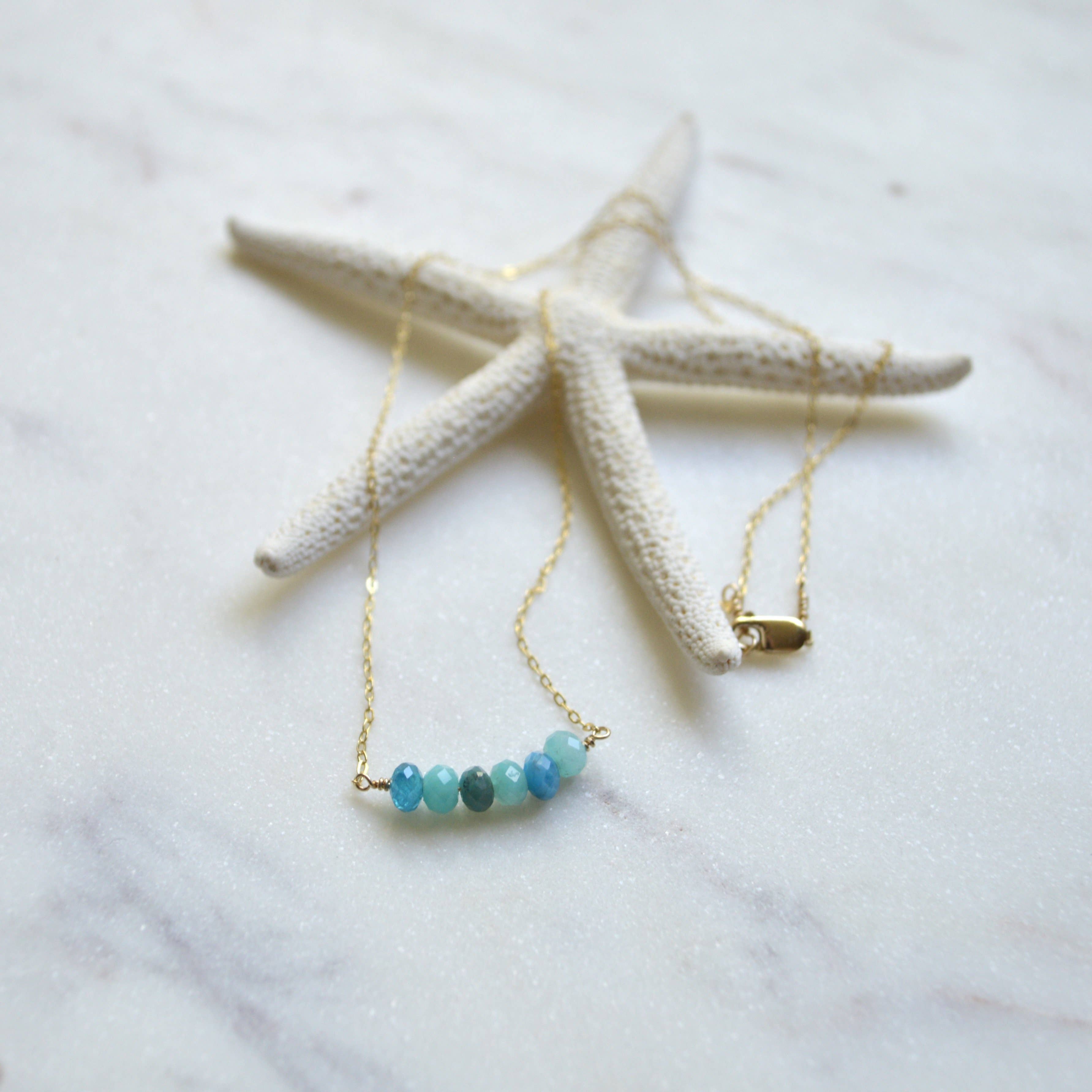 Salty But Sweet – Engroshandel Perlehalskæde – Amazonit og Apatit Perlehalskæde Guld6