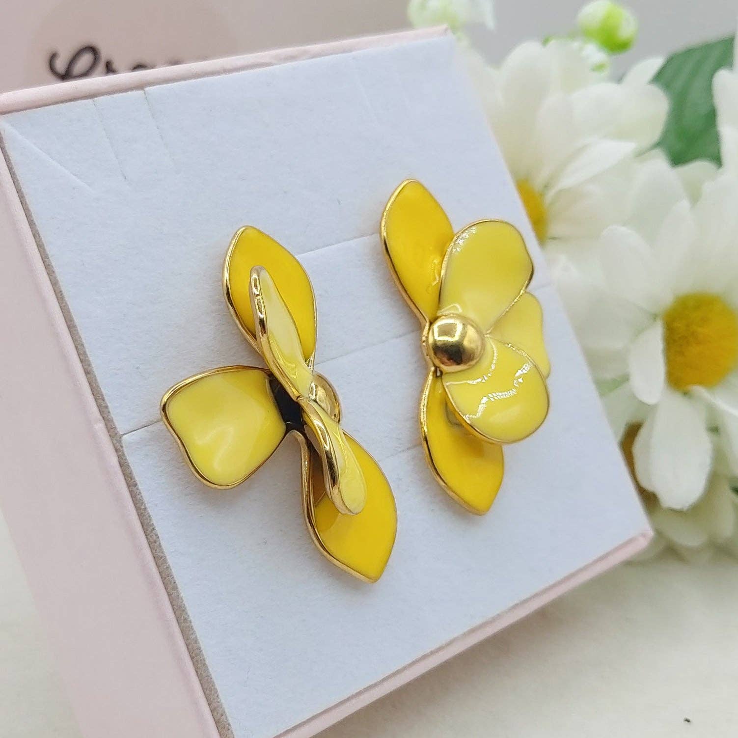 Daemon srls - Wholesale Stud/Post Earrings - MEADOW paio ORECCHINI smaltati a bottone con petali in acciaio inossidabile a forma di fiore3