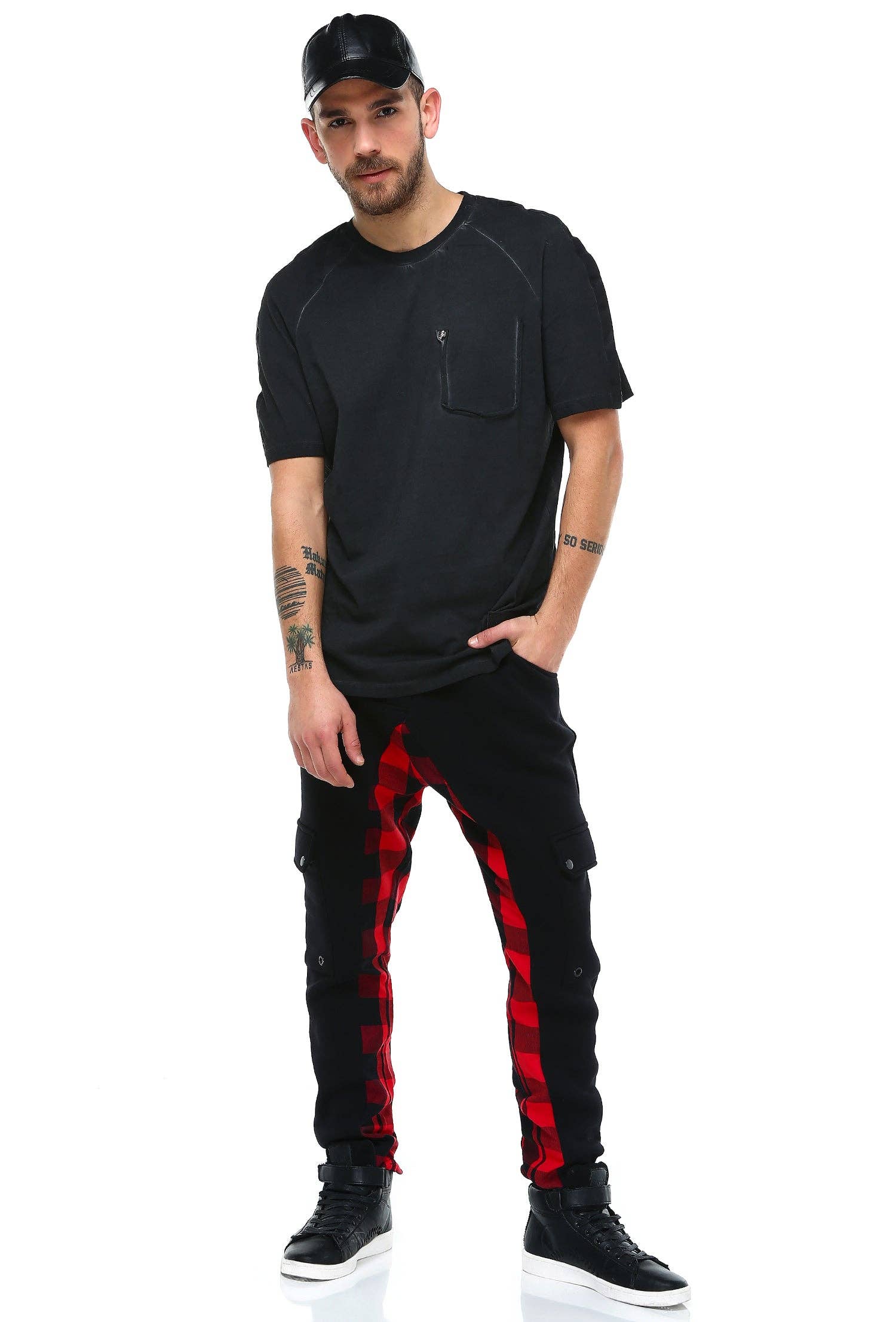 Black Men Plaid Pants for wholesale on Faire1