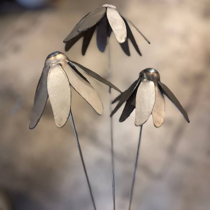 608 The Factory - Wholesale Garden/Lawn Stake - Metal Cone Daisy Flower Set of 24 Flowers