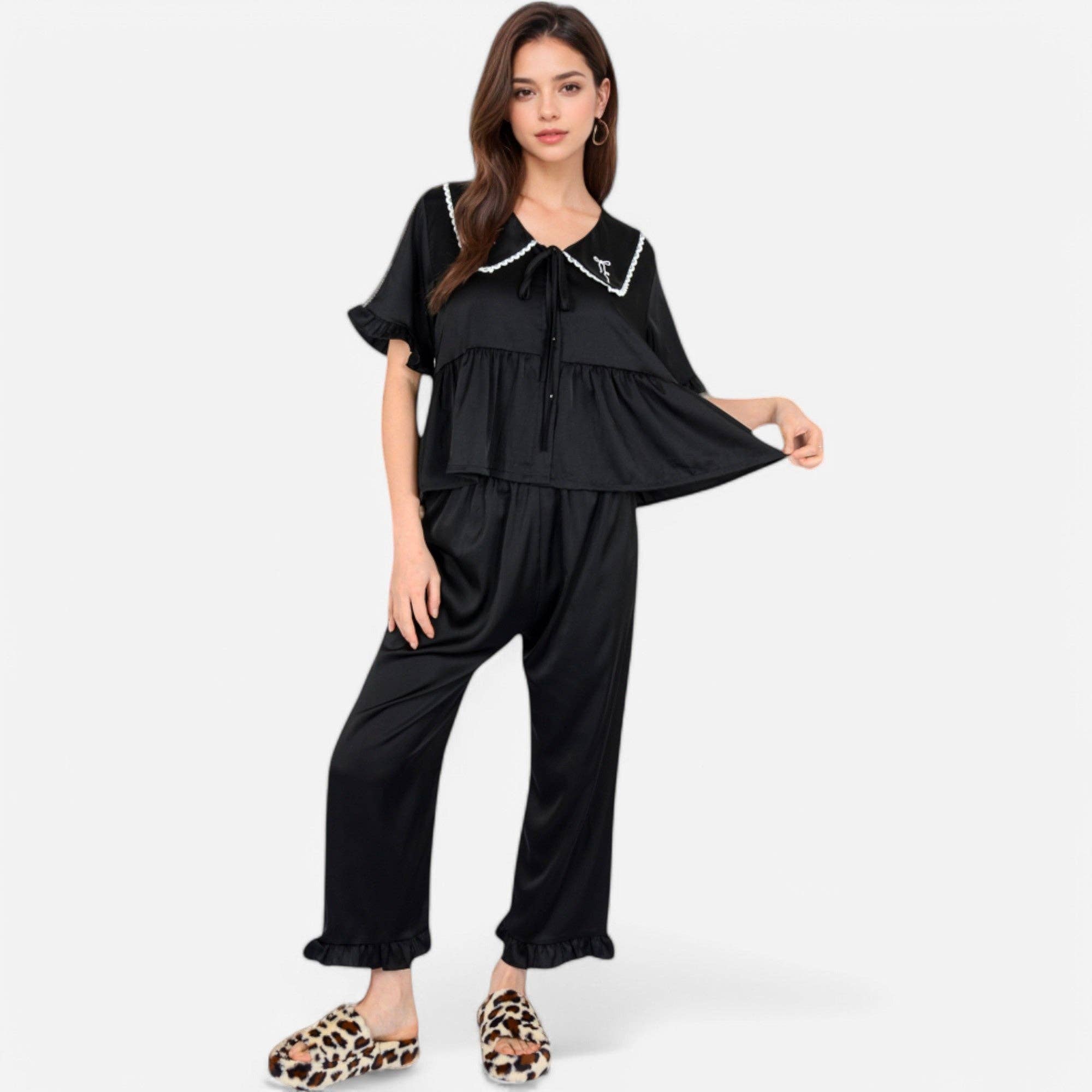 Anna Kaci Wholesale - Vente Haut et bas de pyjama – femme - Ensemble de pyjama avec col brodé et bordure à volants11