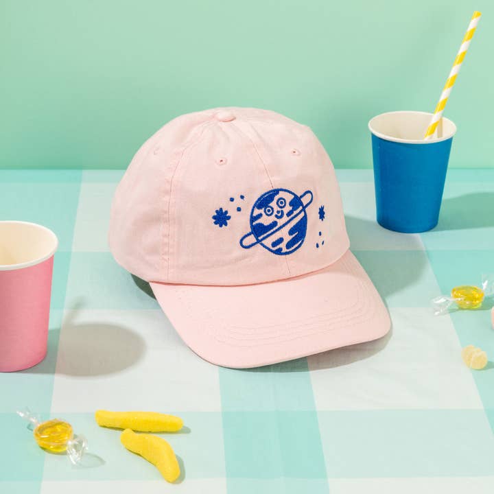 Gorra Playful Planet en rosa claro y azul para venta al por mayor de Ana Seixas