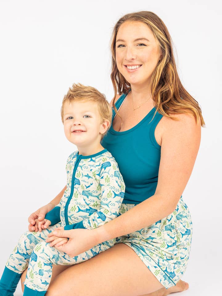 Blå/Multi Shark Friends Bambus Pyjamashorts til kvinder for engroshandel på Faire3