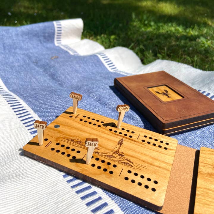 Cast & Carve - Vendita all'ingrosso Giochi da tavolo - Tavola da viaggio per cribbage - Design personalizzato con picchetti unici6