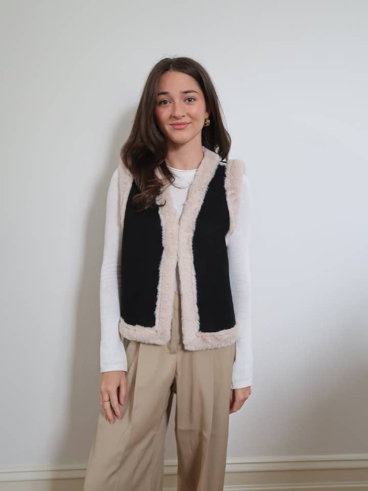 Cinnamon Creations - Wholesale Outerwear Vest - Women’s - Sherpa Vest - 66835