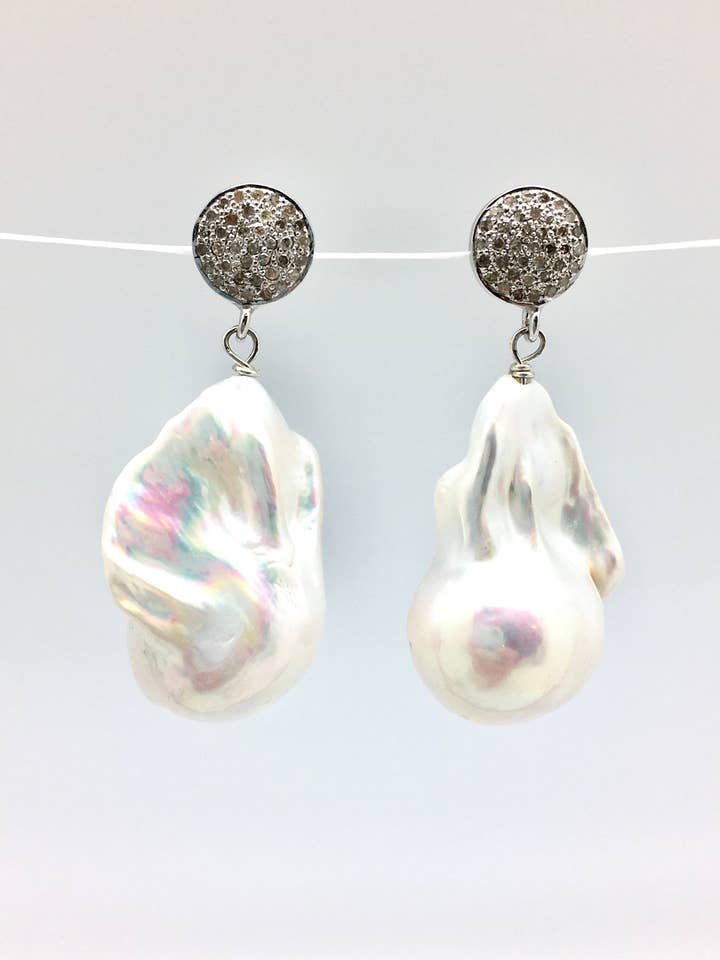 Diamond baroque earrings - white pearl for wholesale by In2 design