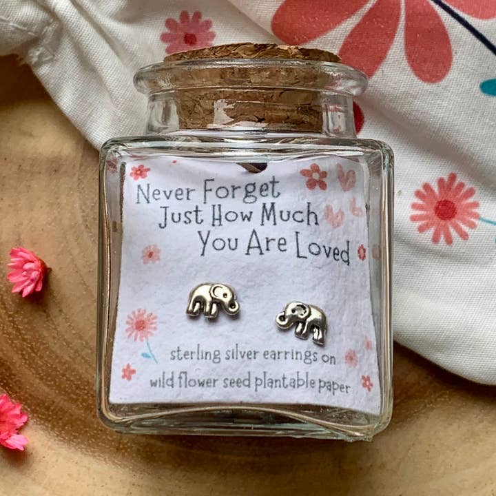 Boucles d'oreilles « Never Forget Elephant » en argent sterling pour la vente par Ginger & Roo