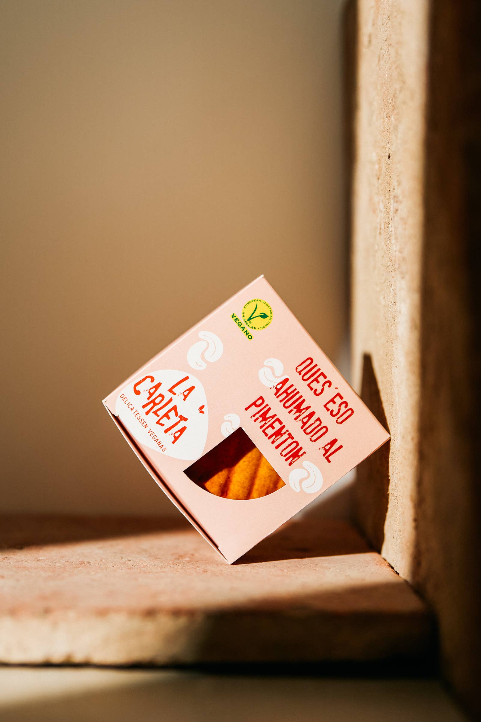 GOURMET VEGAN S.L - Wholesale Cheese - NO CHEESE AHUMADO AL PIMENTON PLANT BASED0