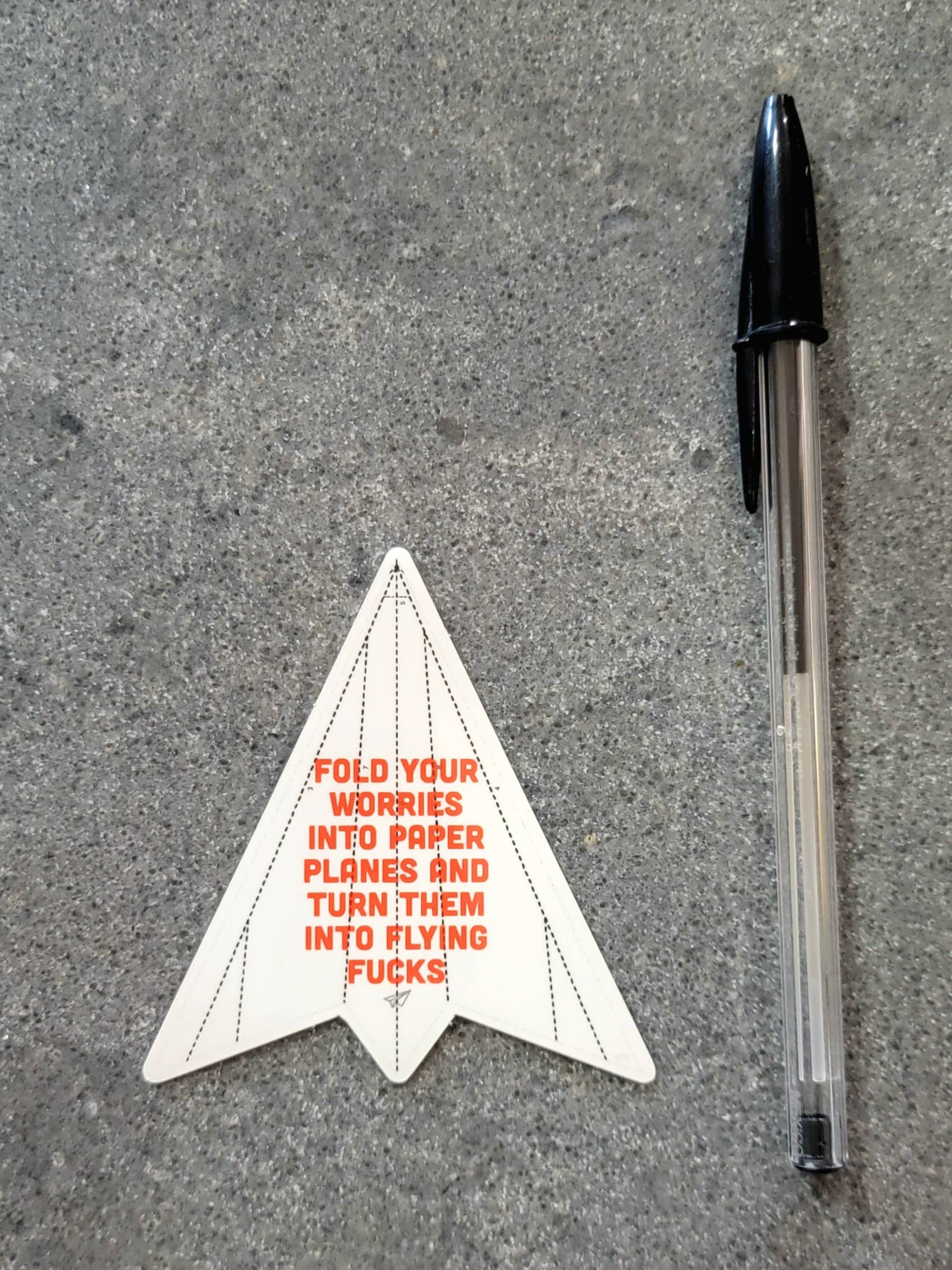 Thanks You're Welcome – Engroshandel Klistermærke – Forvandl dine bekymringer til flyvende fucks - Mat vinylsticker1