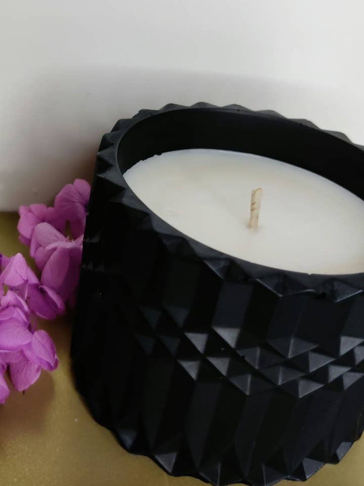 Dark chocolate candle for wholesale by m&f cocoon