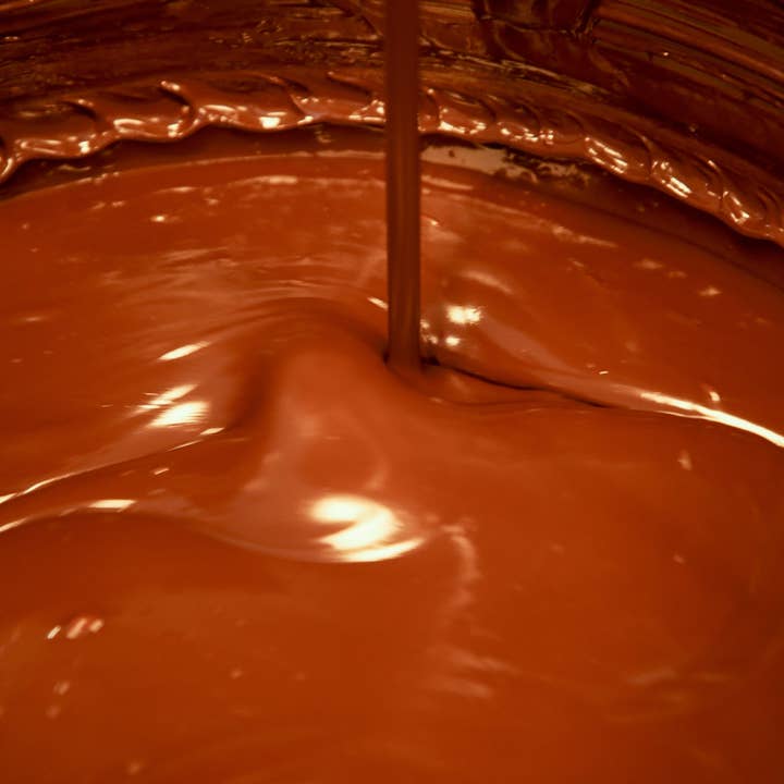 HERIO - Wholesale Chocolate - ORGANIC CHOCOLATE BAR WITH FLEUR DE SEL & ROASTED ALMONDS4