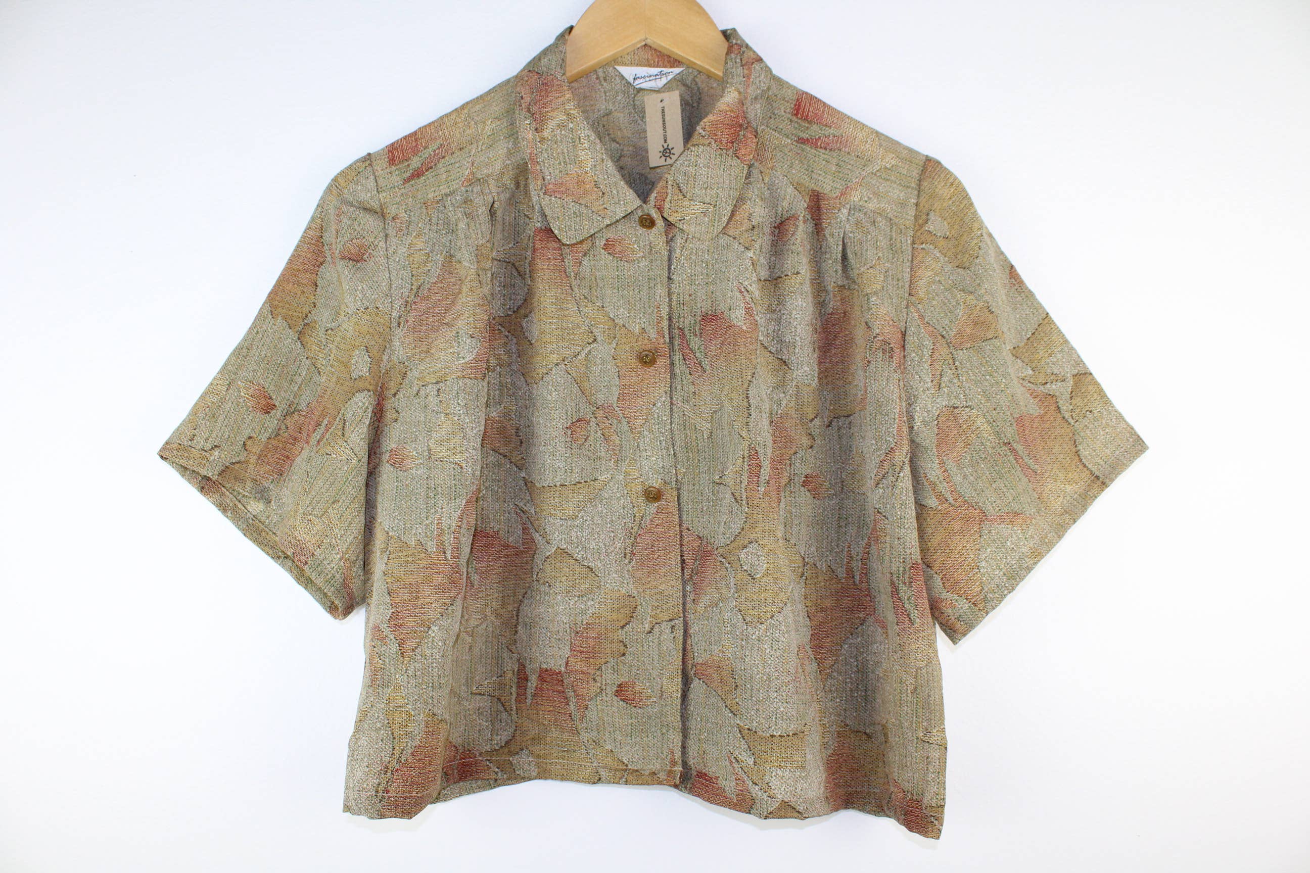 Sun's Out! - Wholesale Button Down Shirt - Women's - Reworked Vintage Short-Sleeve Button Up Blouse - Cropped10