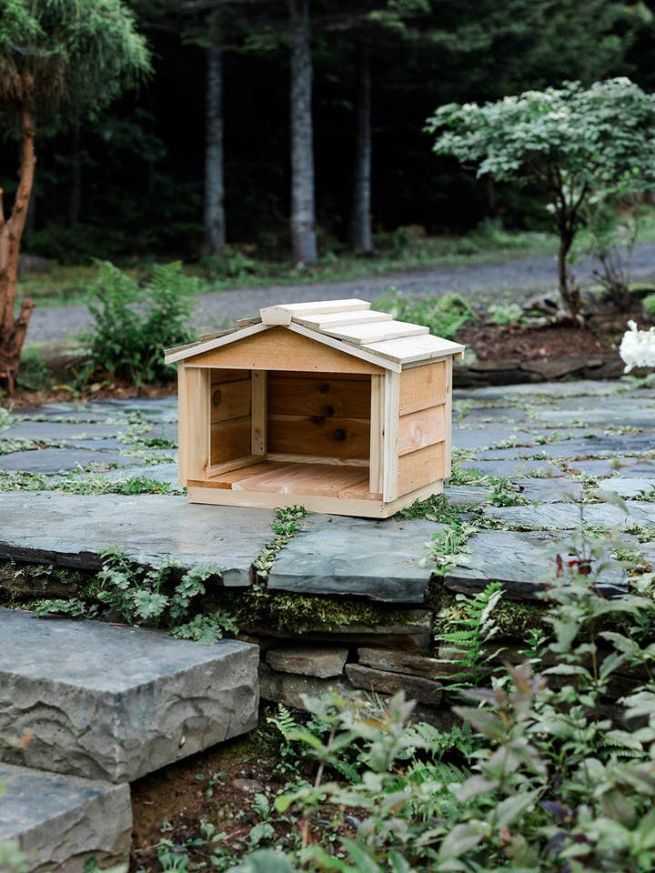 Small Outdoor Feeding Station for wholesale by UnderCover Pet Houses