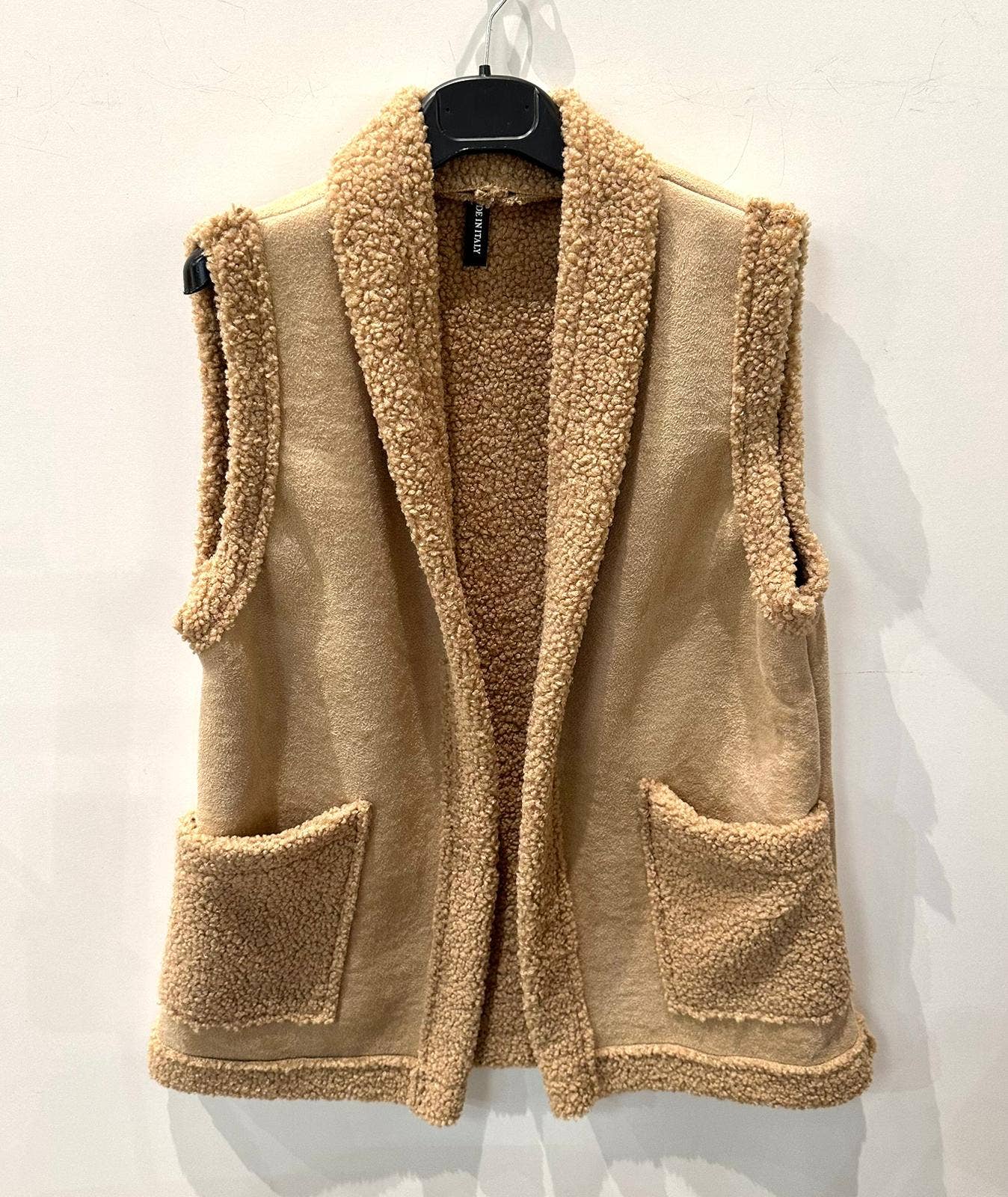 LOOWIE - Wholesale Outerwear Vest - Women's - VIJAC Italian Camel One Size Plush Vest w/2 Pockets LOOWIE