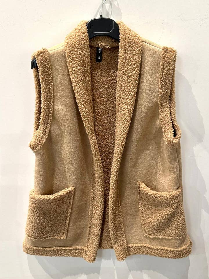 LOOWIE - Wholesale Outerwear Vest - Women's - VIJAC Italian Camel One Size Plush Vest w/2 Pockets LOOWIE 0