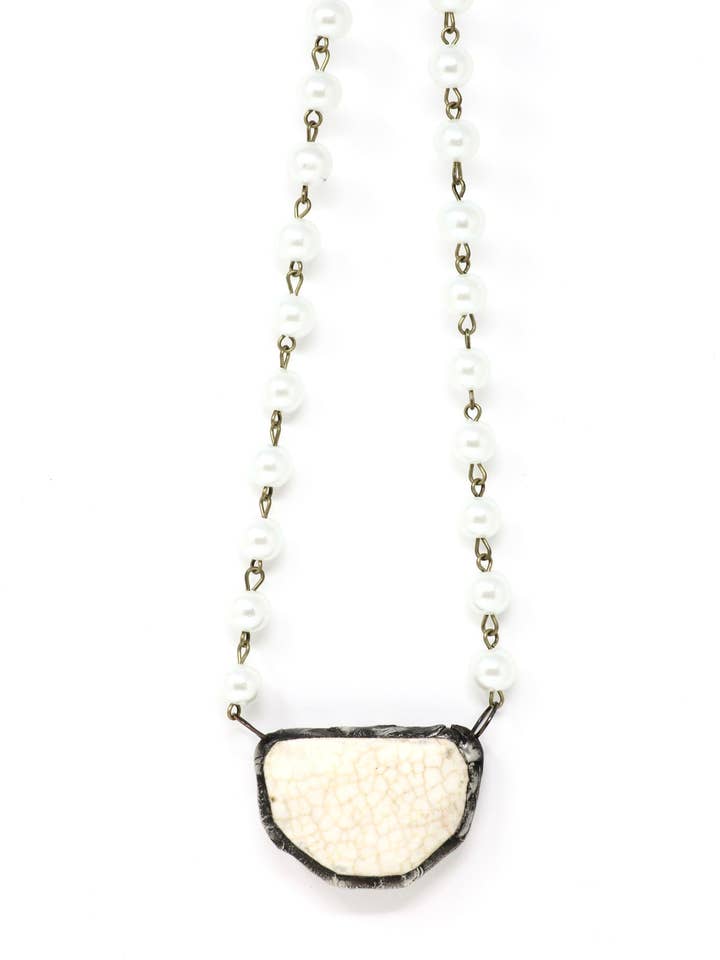 Colar Howlite Half Moon por atacado de Little Woodlander