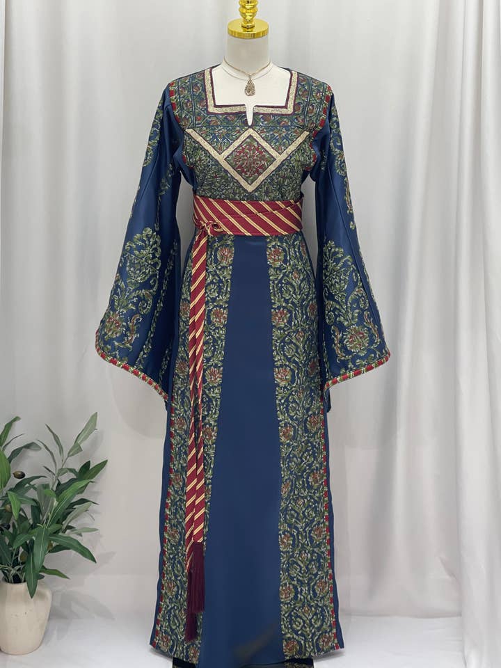 Thobe Ricamato Vintage Heritage per la vendita all'ingrosso da parte di Palestinian Elegance