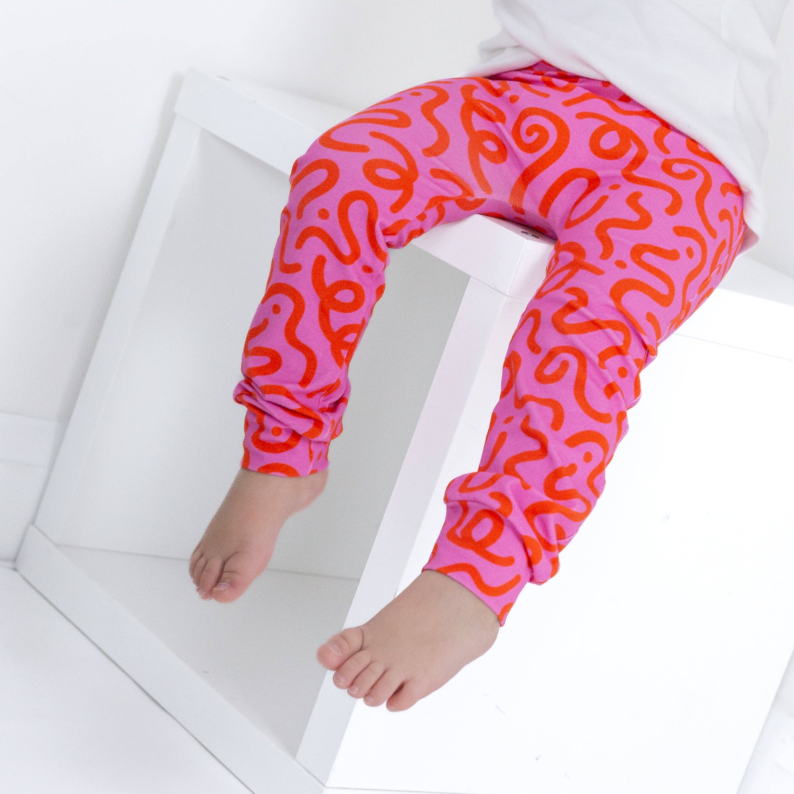 Fred & Noah - Wholesale Fashion Leggings - Kids - Pink Squiggle Print Leggings4