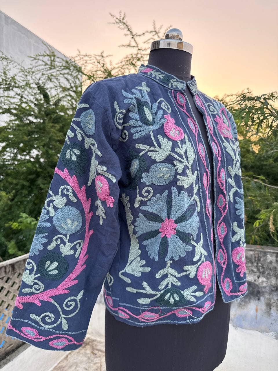 bhavnas boutique - Vente Veste – femme - Belles vestes en coton brodées Suzani à motifs floraux0