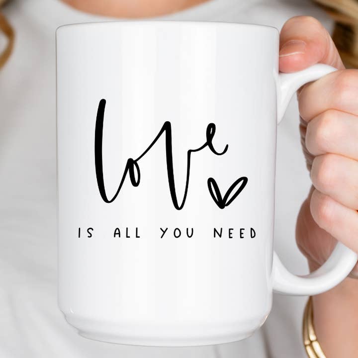 L'amour est tout ce dont vous avez besoin Tasse de la Saint-Valentin | Tasse moderne pour la vente par Press and Merch