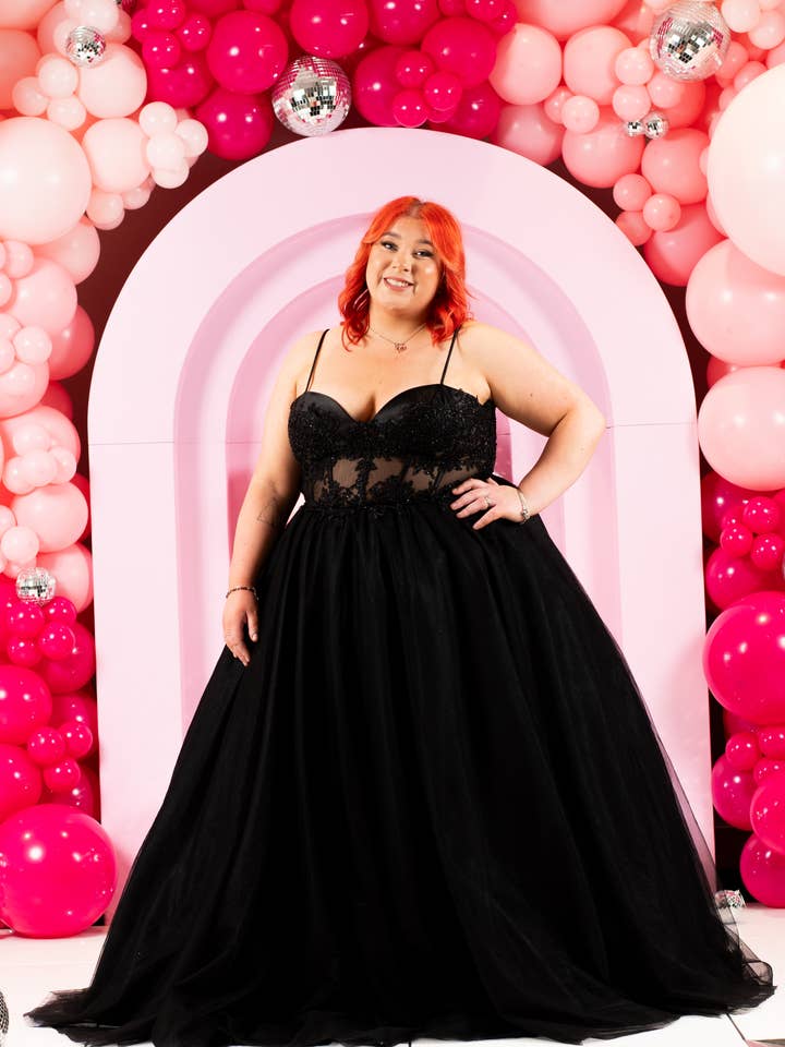 Della Black for wholesale on Faire11