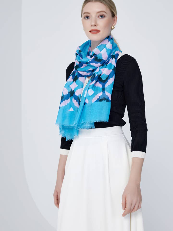 Lebhaftes blaues Ikat-Muster Schal – Schals für Frauen für den Großhandel von Aavion