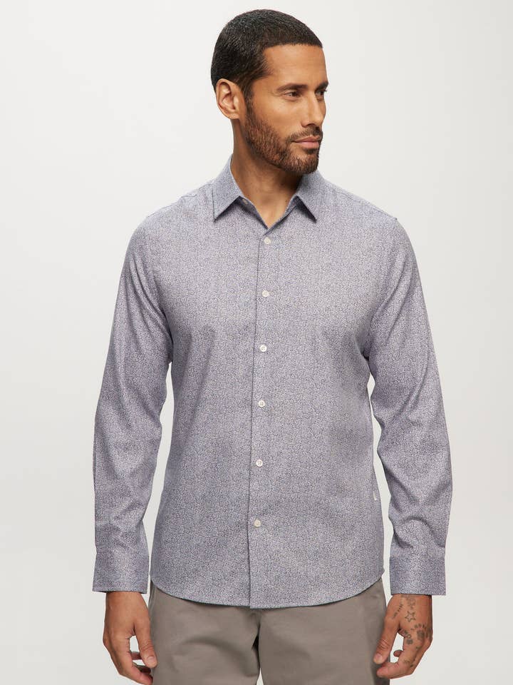 Chemise manches longues à imprimé intégral, petit motif floral, toucher doux, bleu pour la vente par Julian & Mark