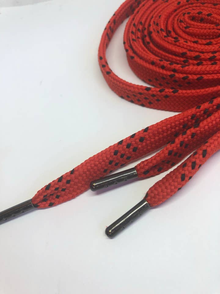 Lacci classici piatti arancioni con accenti neri per la vendita all'ingrosso da parte di The Shoelace Factory