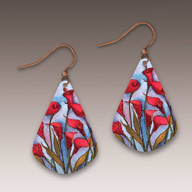 Orecchini a goccia corti rossi Calla Lily fatti a mano per la vendita all'ingrosso da parte di Illustrated Light & DC Designs