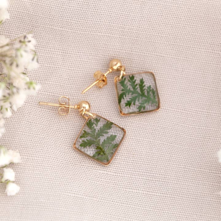 Allie and Posie – wholesale Dangle earrings – Gold drop earrings with real dried pressed fern leaves1