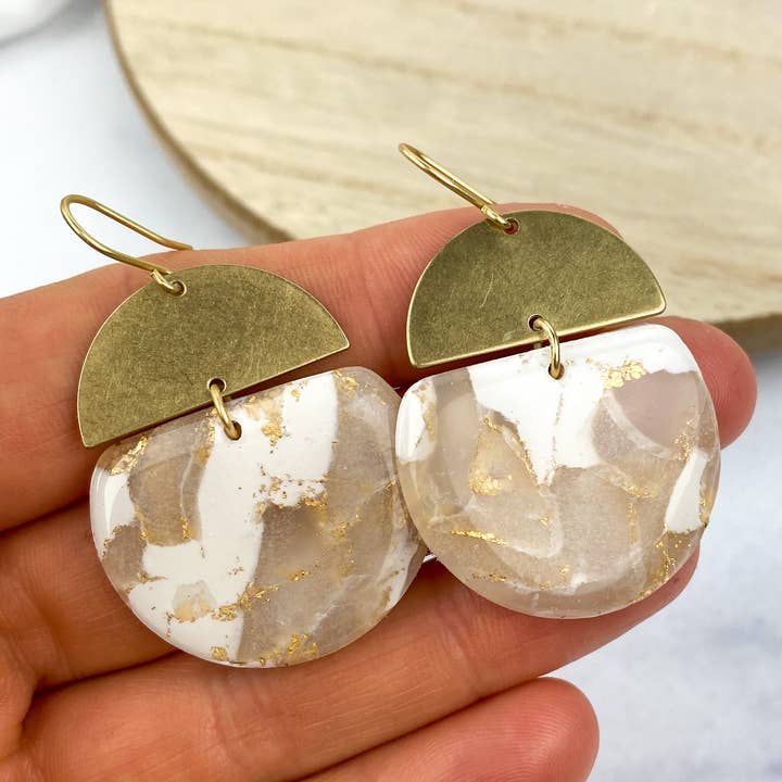 Light Shine - Venta al por mayor Pendientes colgantes - Kaija | Pendientes colgantes de arcilla | Blanco y translúcido, livianos1