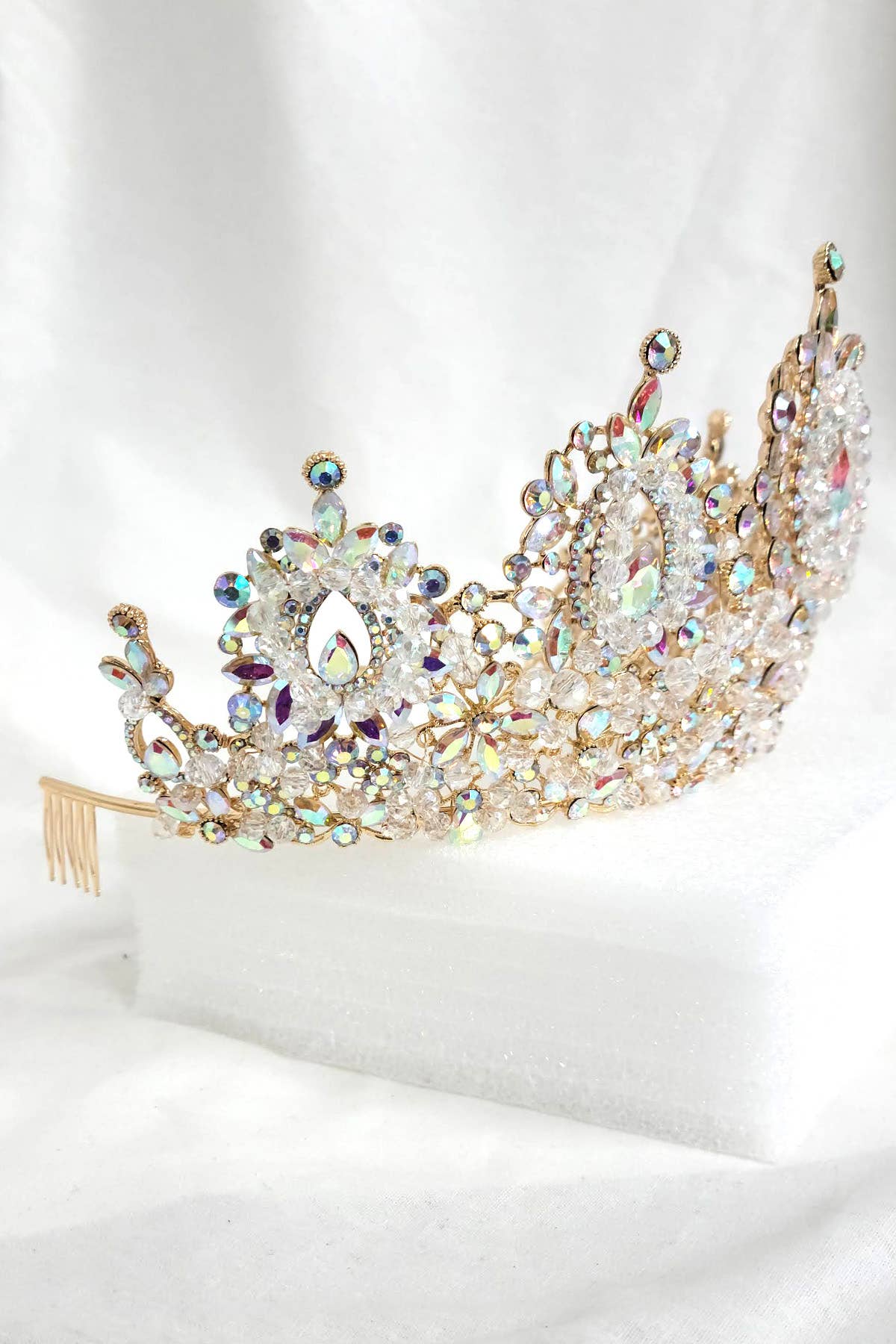 Chicas - Wholesale Tiara - Women's - Metal tiara with crystal balls and jewel rhinestones HT96215