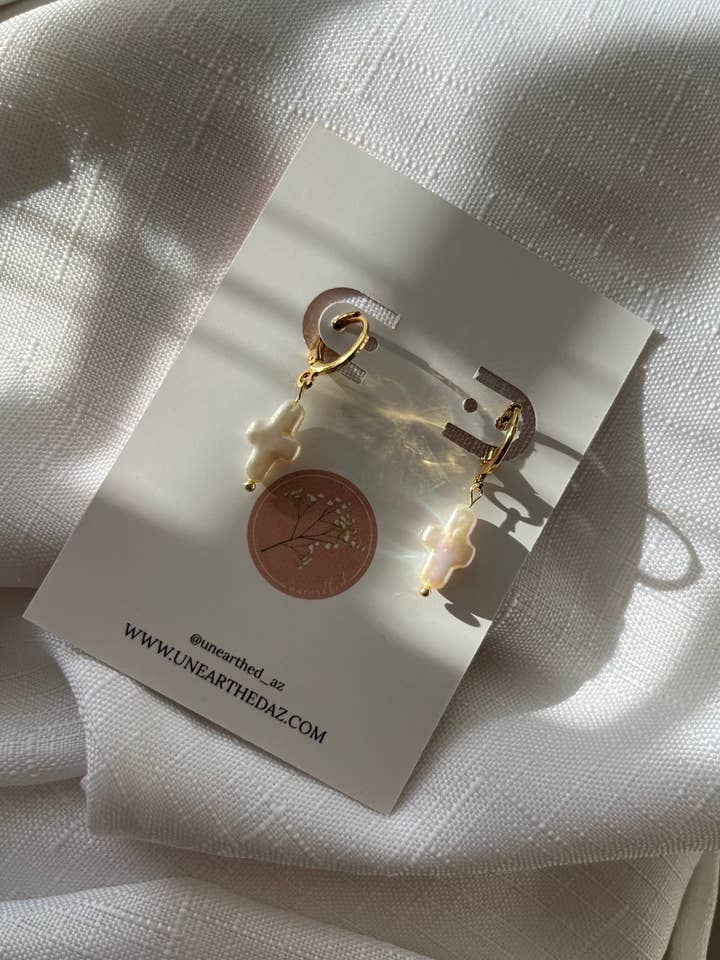 Cruzes de Pérola por atacado de Unearthed by Kathryn Peña