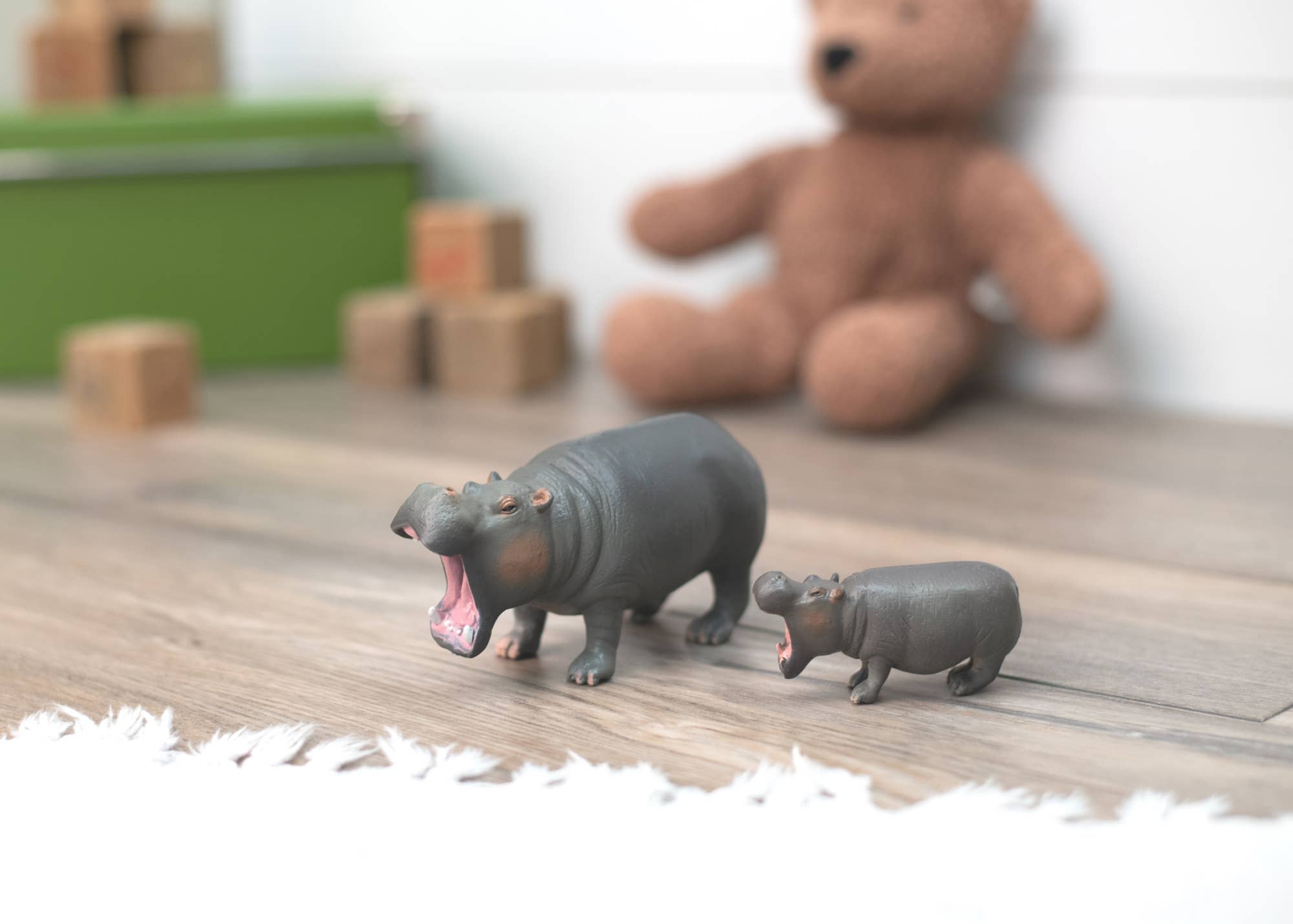 EAST AVENUE - Wholesale Figurine Toy - Kids - Plastic Toy Mom & Baby Hippos1