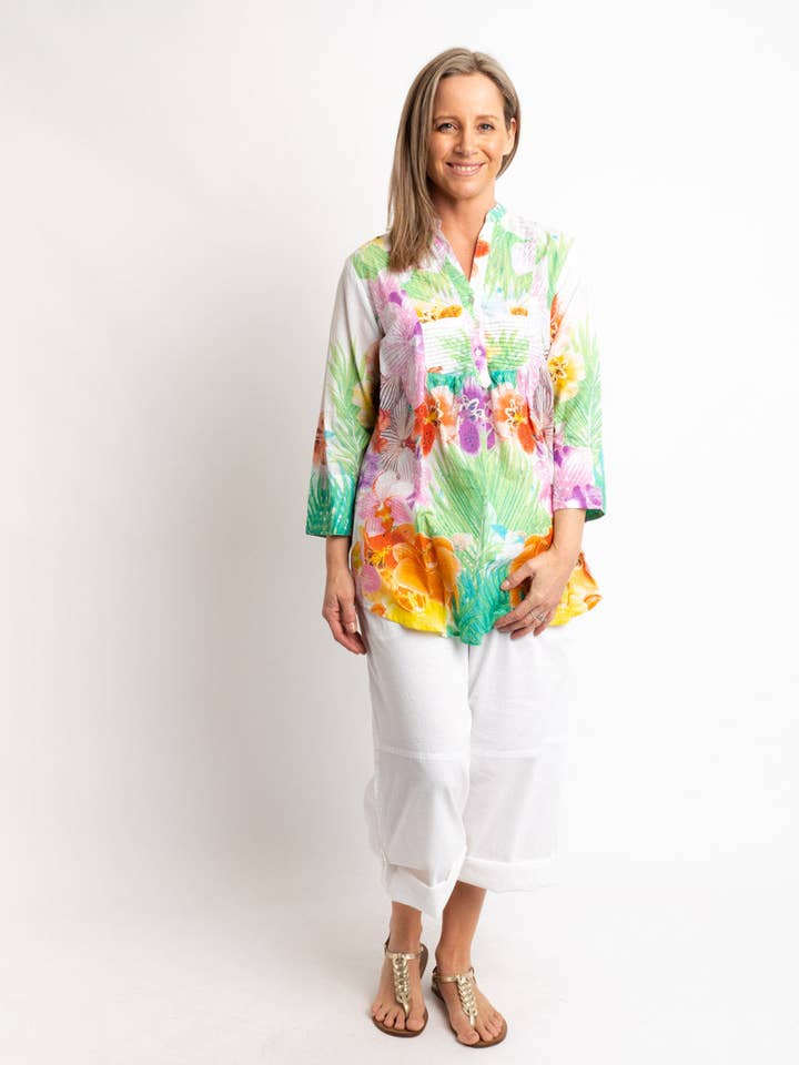 Mozaic by Euro Dreaming – Großhandel Tunika – Damen – Vielseitiges Sommertop in Grün-Orange mit Blumenmuster0