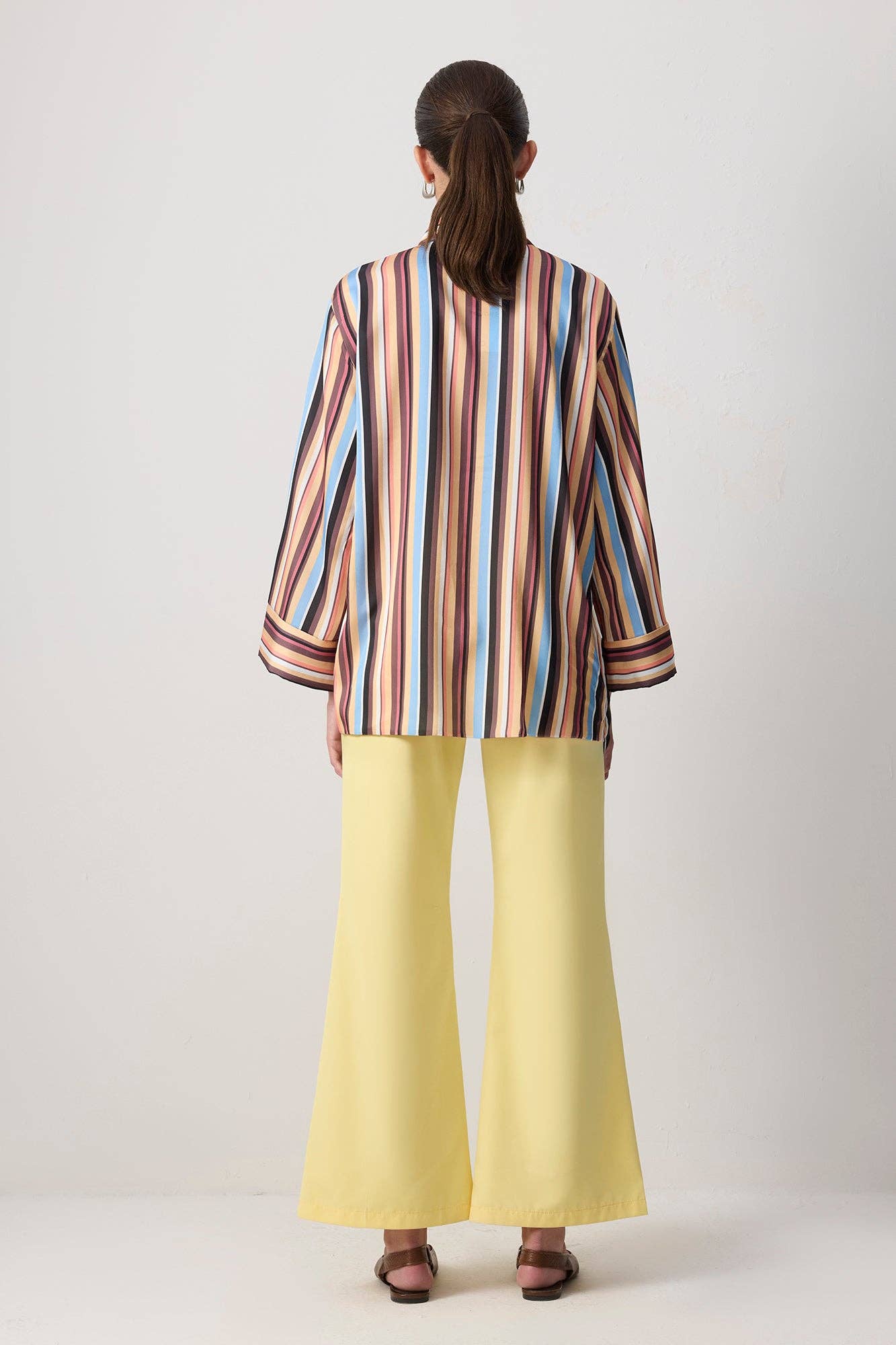 Orange MÅNGFÄRGAD RANDIG MÖNSTRAD SATINSKJORTA MED STATEMENTMANSCHETTER för wholesale på Faire3