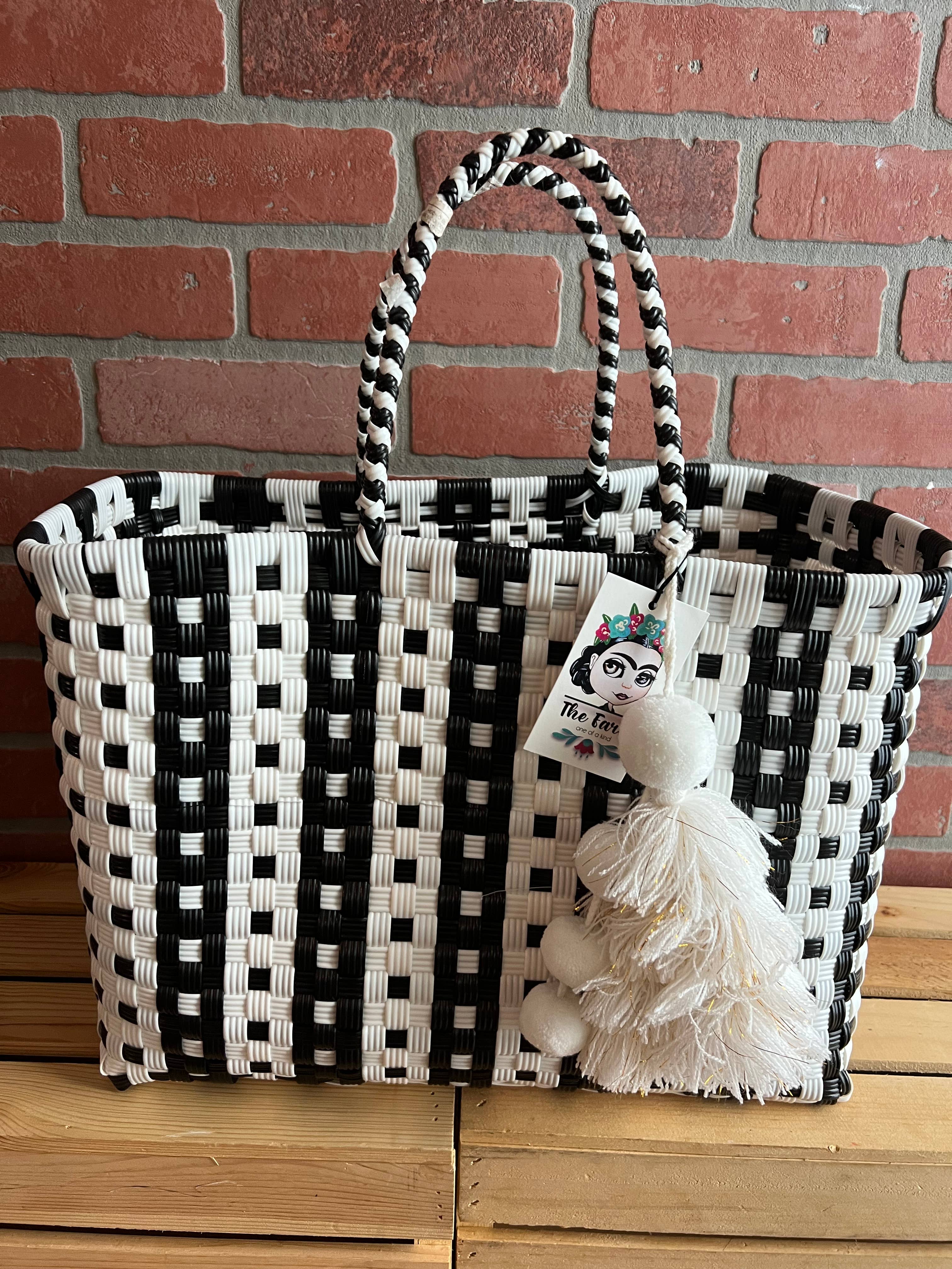 The Faria - Wholesale Beach Bag - Black and White Handwoven recycled plastic beach Bags 2