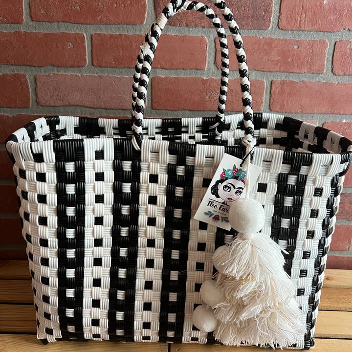 The Faria - Wholesale Beach Bag - Black and White Handwoven recycled plastic beach Bags 2