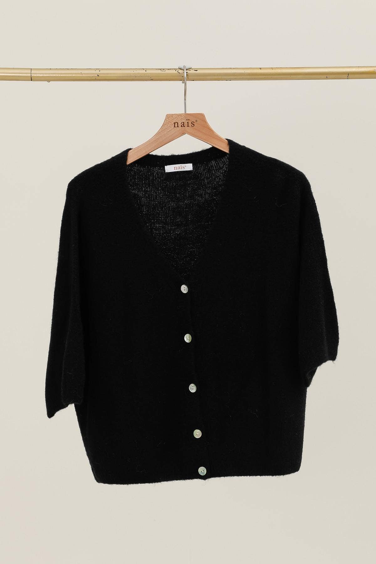 NAÏS PARIS - Wholesale Cardigan - Dames - V-hals cardigan met knopen en 3/4 mouwen van alpaca en wol6