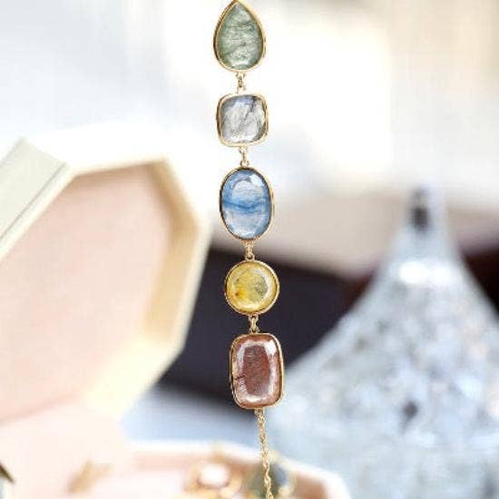 Braccialetti con 5 pietre con cristalli di quarzo arcobaleno per la vendita all'ingrosso da parte di LanLivia