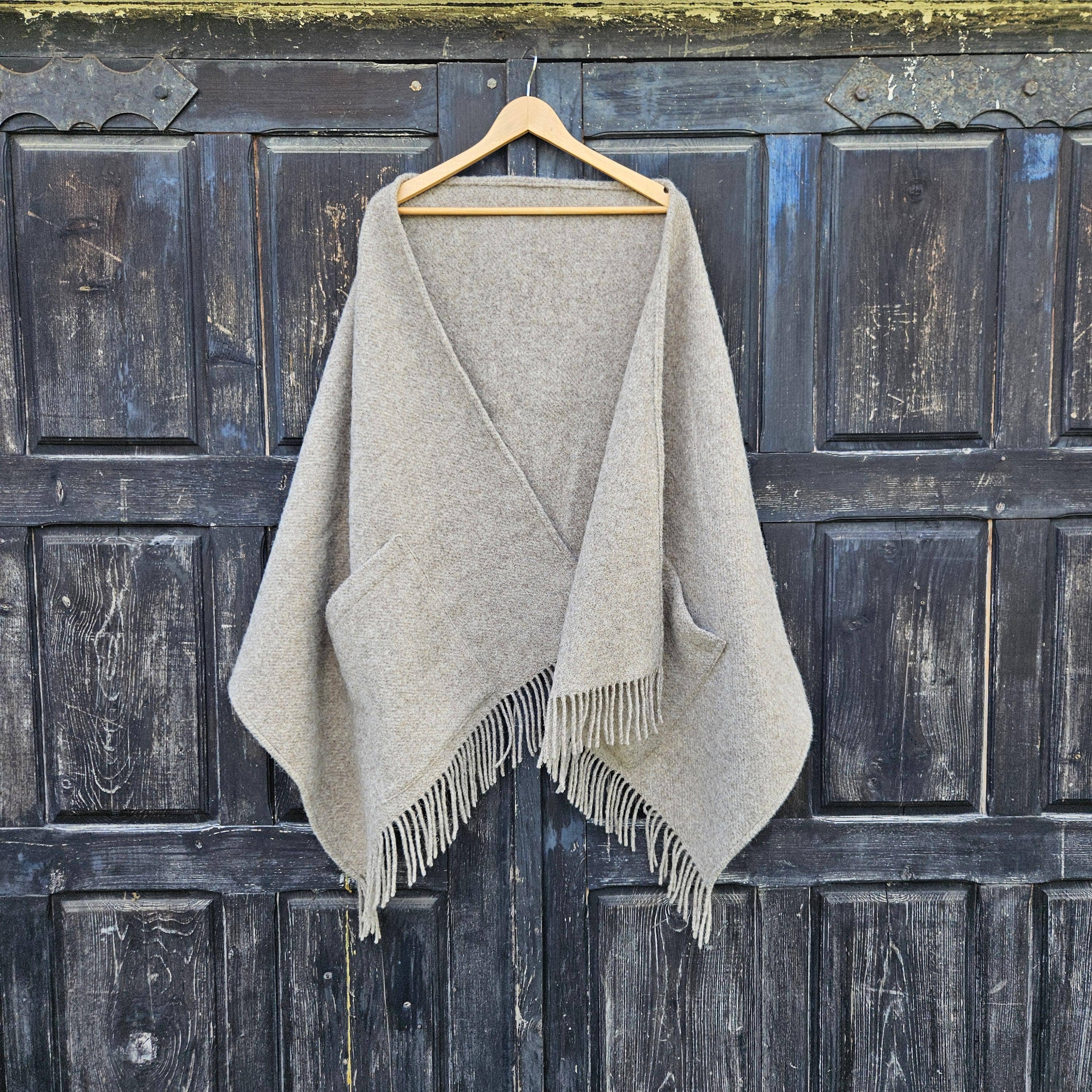 IN2NORD - Wholesale Wrap - Women's - Classic wool pocket shawl  - KALMAR2