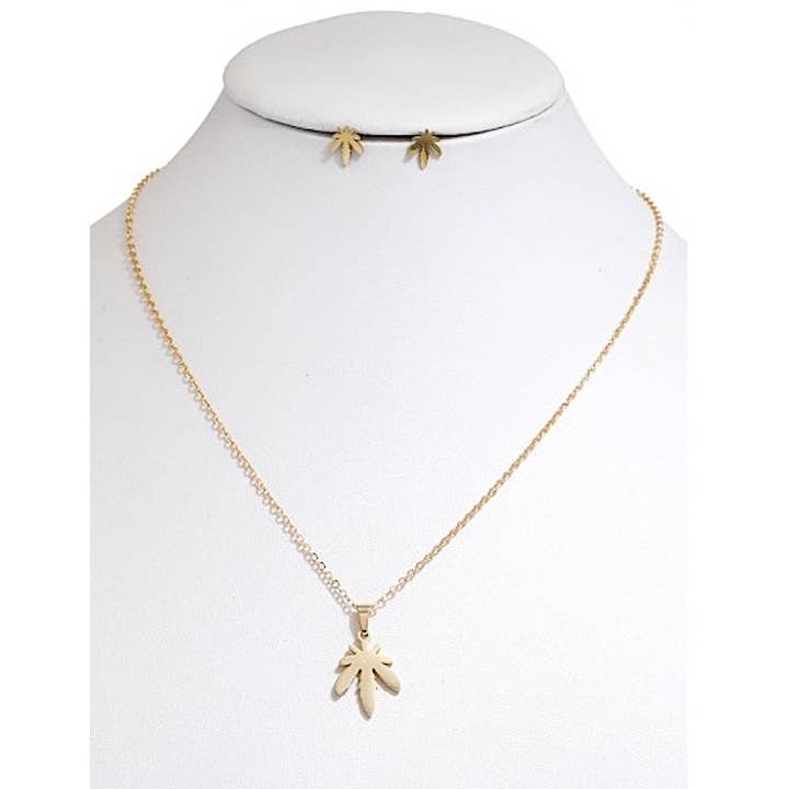 Atlas Fashion - Wholesale Pendant/Charm Necklace - Marijuana Leaf Stainless Steel Pendant Necklace
