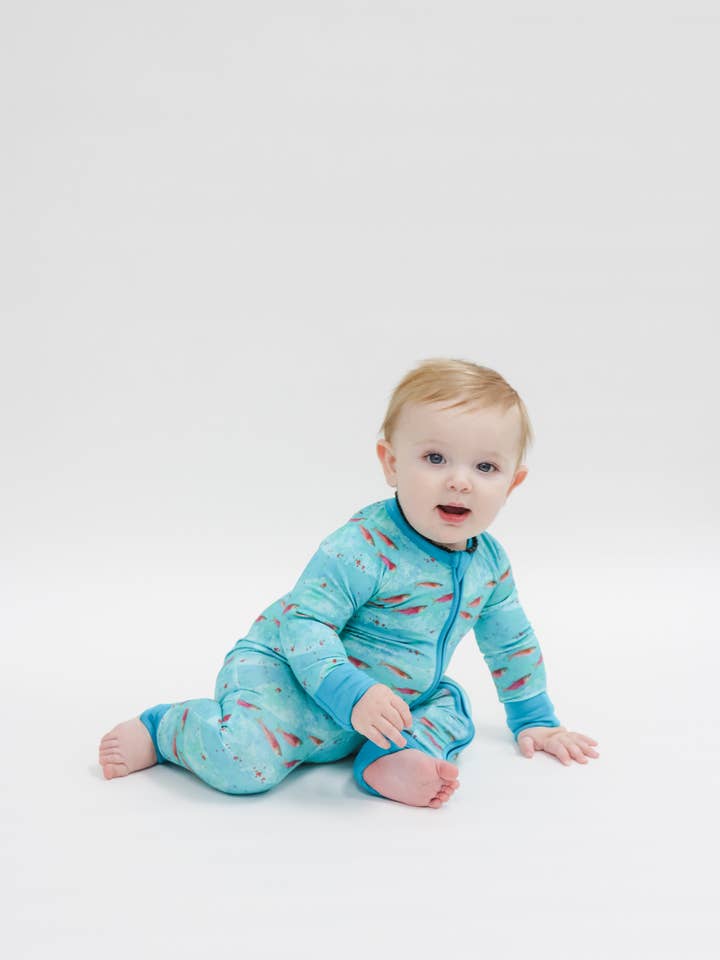 Barboteuse zippée de Little Alaskan | Kenai River Red pour la vente par Little Alaskan Store