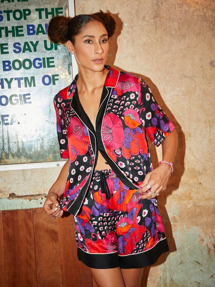 Pantalón corto ARA con estampado Koi Flower Power para venta al por mayor de Sofair