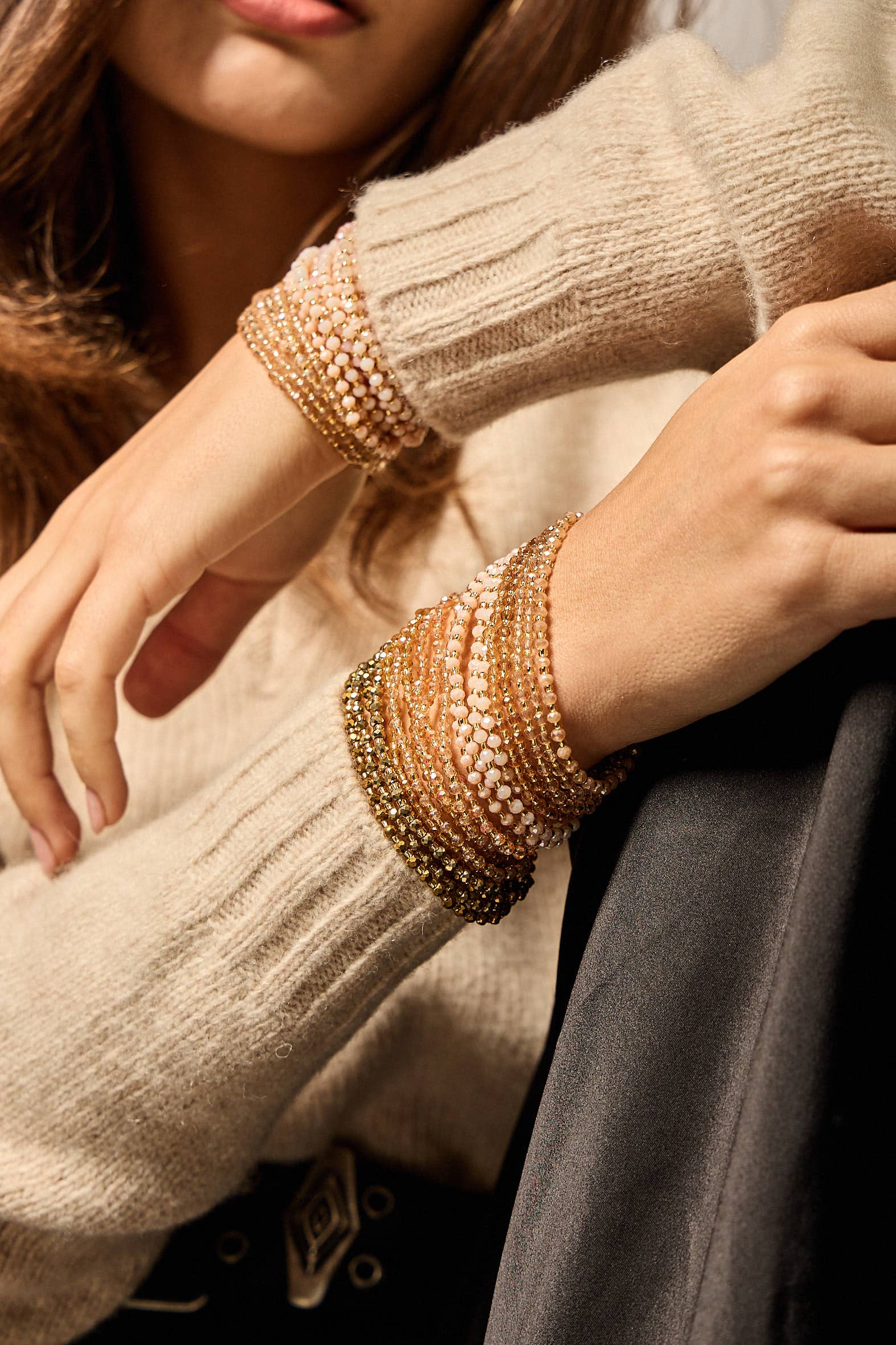 BELLISSIMA BIJOUX - Wholesale Jewelry Set - Set of 40 Elastic Bracelets with Glass Beads in Golden Tones2