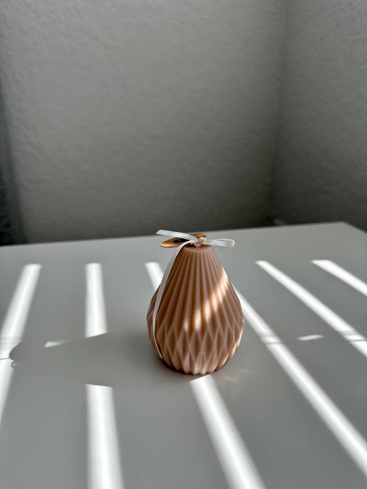Luxe Geometric Pear Candle for wholesale by Elizabeth’s Candles
