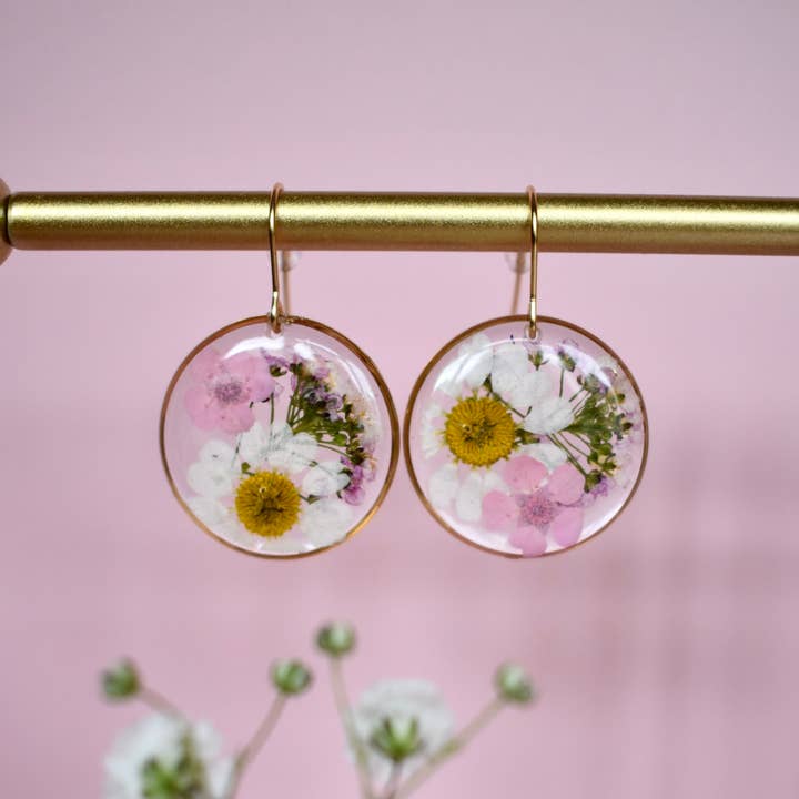 Rose & Bramley – wholesale Dangle earrings – Pink Daisy Earrings1