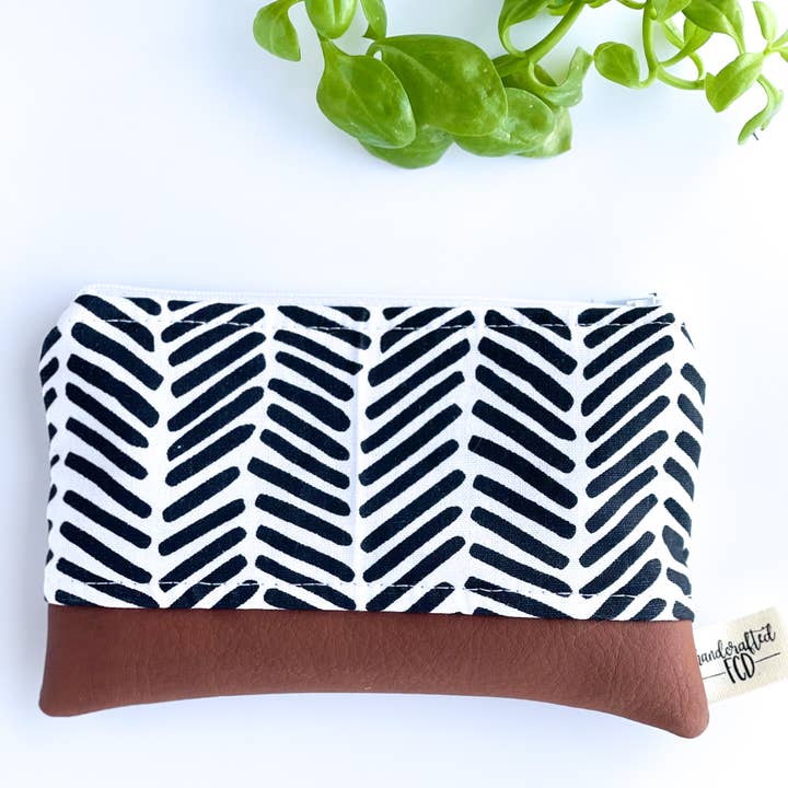Coin purse in black and white chevron for wholesale by Handcrafted FCD