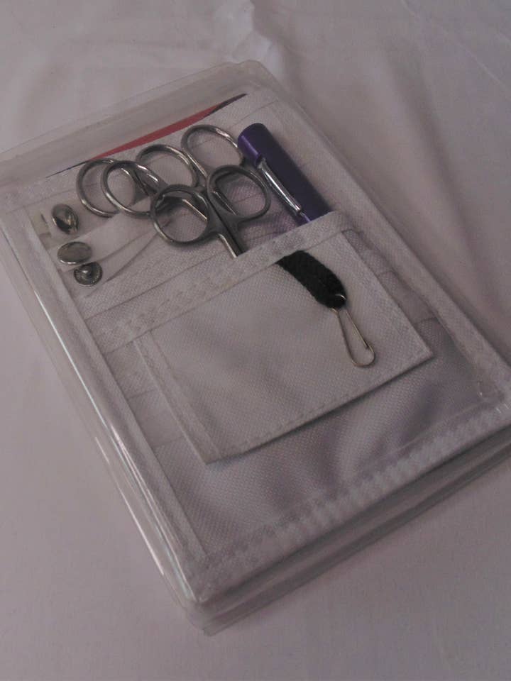 Kit pour infirmières (5) pour la vente par MAYA Cosmetics