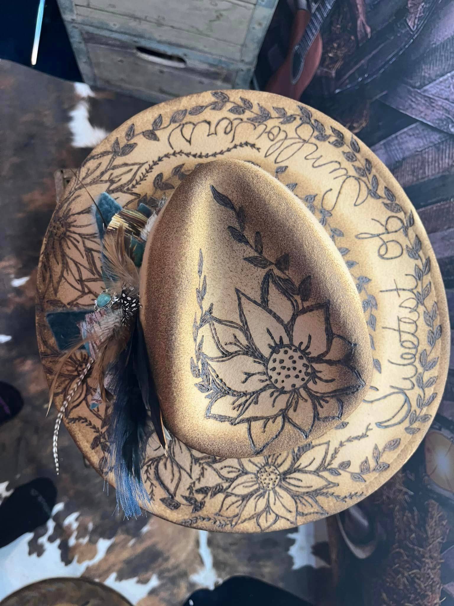 Feathered Gypsy Custom Hats and Boutique – Großhandel Fedora-Hut – Damen – Süße Sonnenblumen2